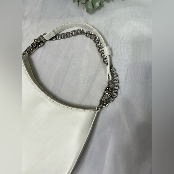 Steve Madden White Half Moon Crescent Chain Accent Y2K Shoulder Purse - Picture 14 of 14